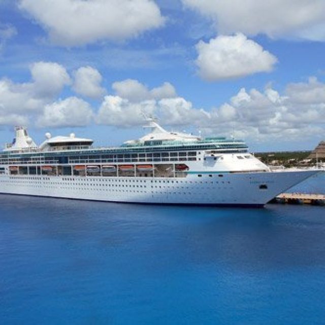 Punta Langosta cruise pier