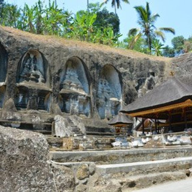 Gunung Kawi Monument