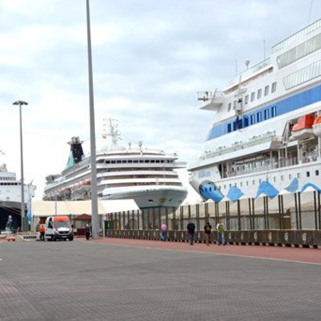 Las Palmas cruise dock